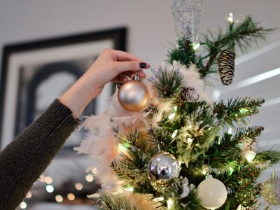 As the weather cools, there is no better time to update your apartment’s décor for the wintertime. This is a time to transition from brighter to darker colors and holiday decorations that liven up your space. While it may seem like this could be expensive, you can easily do this on a budget without even painting your walls.