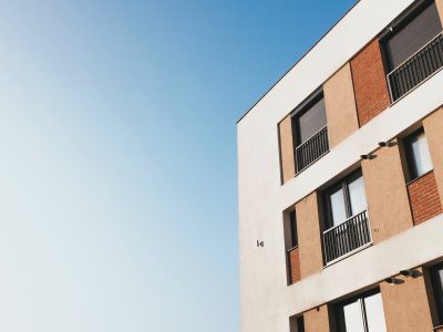 As a student, renting an apartment can be daunting, especially when you can't physically visit the property before signing the lease. In today's digital world, it's become increasingly common for students to rent apartments sight unseen, but it's important to take some precautions to avoid unpleasant surprises.
